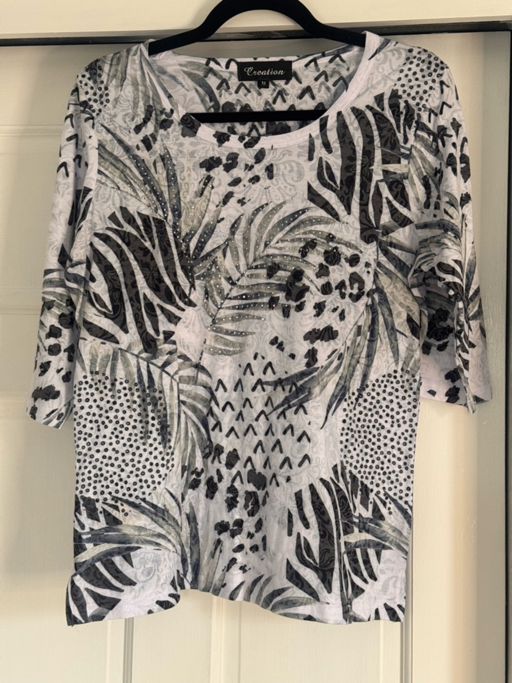 Creations Women’s White & Black Botanical Print Top